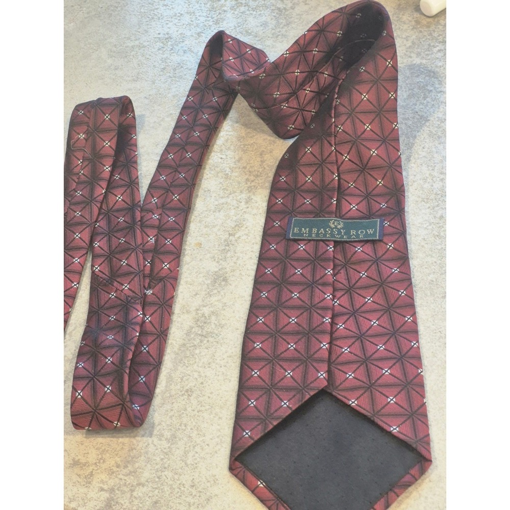 Embassy Row‎ Neckwear Men Burgundy Geometric Silk Dress Tie - Picture 5 of 7